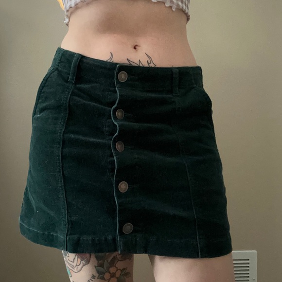 Green corduroy button up mini skirt - Picture 5 of 6